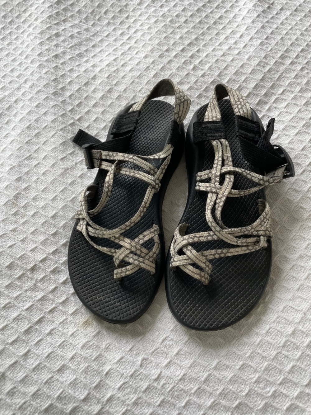 Chaco EcoTread Cream/Grey Scrappy Sandals - size 9